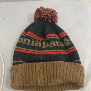 Beautiful Patagonia winter hat, great for cold weather and looking stylish!